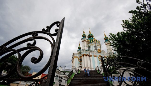 Москва всіляко намагається перешкодити Україні мати незалежну церкву - член Синоду