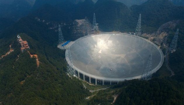 Туристи заважають працювати найбільшому в світі телескопу 