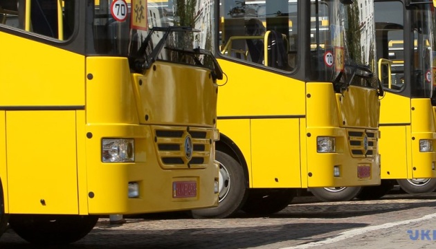 На вихідних деякі столичні тролейбуси та автобуси змінять маршрути