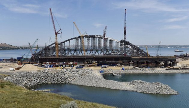 CEECD: El puente sobre el estrecho de Kerch crea nuevas amenazas para la seguridad de Ucrania