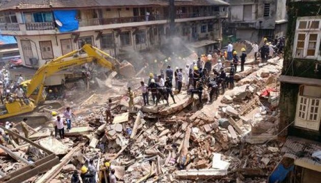 У Мумбаї обвалилася будівля: двоє загиблих, понад 30 - під завалами