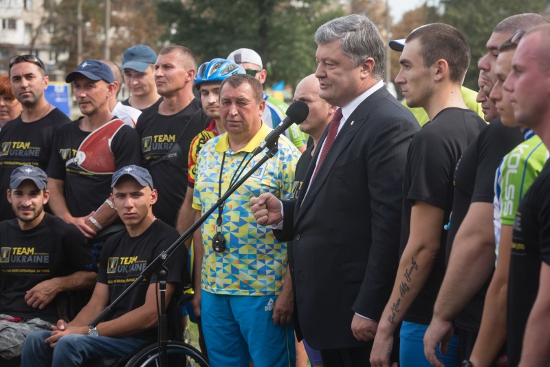Порошенко закликав українців усього світу підтримати національну збірну на «Іграх нескорених»
