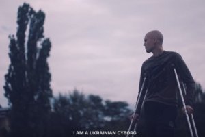 Військові вимагають вибачень від Apple за рекламу з «російським кіборгом»
