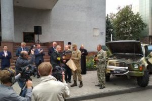 Працівники лісу допомагають захисникам країни