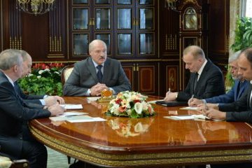 Білоруський електромобіль: Лукашенко вказав, куди