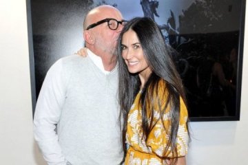 Demi Moore viste el vestido bordado del diseñador ucraniano. Foto