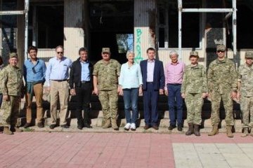 European politicians, journalists visit conflict zone in Donbas (Photos)