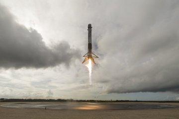 SpaceX впервые в истории повторно запустит ракету и корабль