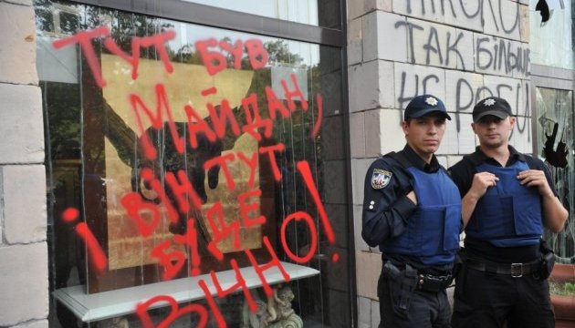 Після графіті на Грушевського: чи не знищать і пам'ять про Майдан-2004?