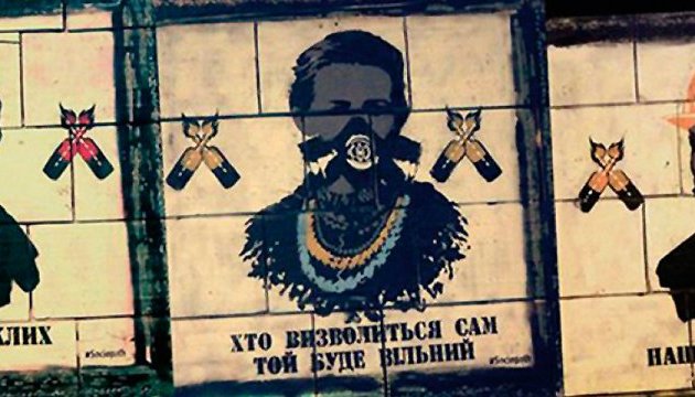 Луценко про знищення графіті на Грушевського: Слідство має відео і фото