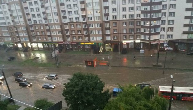 La tempête a paralysé tout mouvement dans le centre d’Ivan-Frankivsk (vidéo)