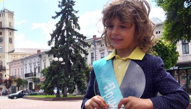 Маленький українець виграв у міжнародному конкурсі краси