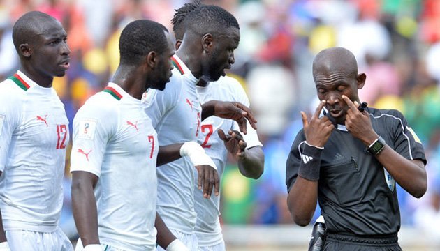 Футбол: Матч ПАР – Сенегал переграють через упереджене суддівство