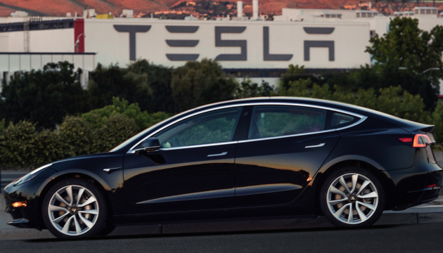 Tesla відзвітувала про рекордні постачання електромобілів