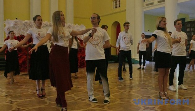 Мери Києва та Відня привітали майбутніх учасників благодійного балу