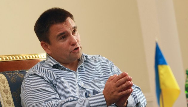 Pavló Klimkin y Sue Saarnio discuten Nord Stream 2