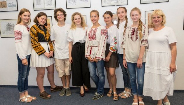Юні українські митці взяли участь у культурно-освітній подорожі Європою