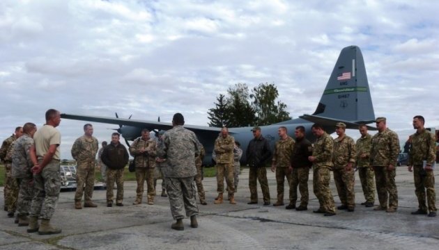 Rapid Trident 2017: Pilotos militares ucranianos y estadounidenses pasan a la parte práctica (Fotos)