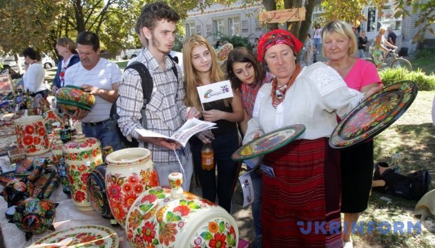 Фестиваль “Петриківський дивоцвіт” став міжнародним