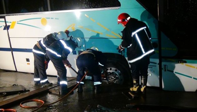 В Івано-Франківську перевернувся автобус із польськими прочанами