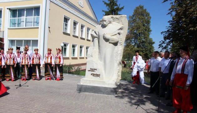 На Вінниччині відкрили пам’ятник Шевченку в рамках фестивалю «Русалка Дністрова» 