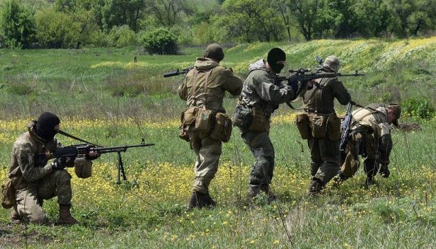 Окупанти на Донбасі гатять із танків та мінометів – штаб ООС