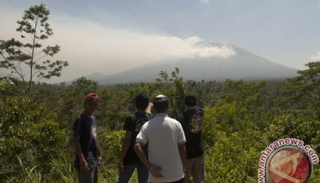На Балі прокидається вулкан, евакуюють тисячі мешканців