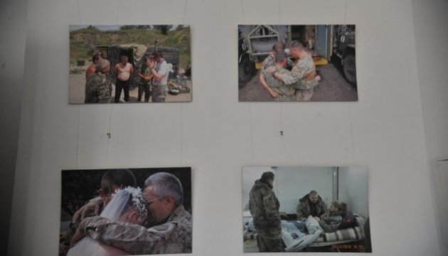 Présentation d’une exposition de photos « Les aumôniers de l’ATO » à Ukrinform