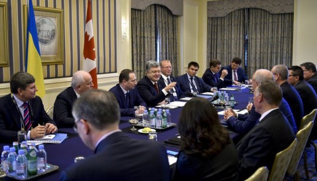 Порошенко й канадські депутати обговорили санкції проти РФ