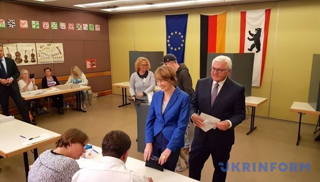 Штайнмайєр проголосував на виборах до бундестагу і закликав голосувати всіх