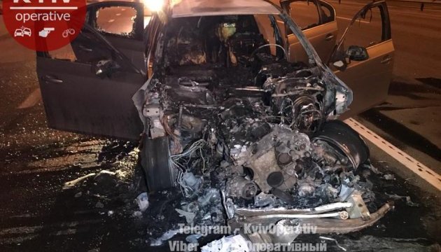 У Києві з палаючого BMW втік водій, який влаштував смертельну ДТП