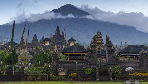 Вулкан на Балі прокидається: евакуювали понад 120 тисяч мешканців