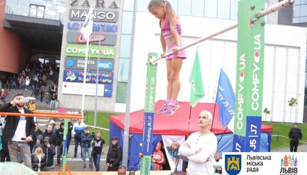 У Львові 7-річна дівчинка встановила світовий воркаут-рекорд