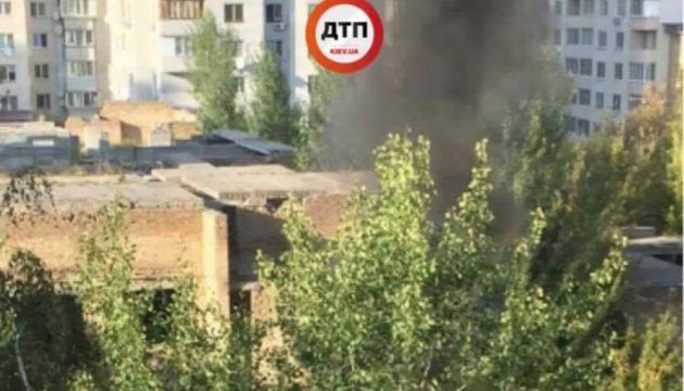 У Києві горить недобудований дитячий садок - ЗМІ