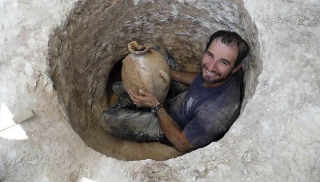 Археологи розкопали в Єрусалимі стародавню могилу з жабами
