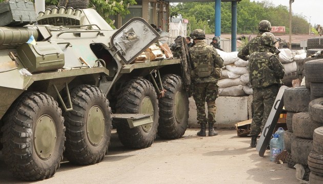 Militants launched 15 attacks on Ukrainian troops in Donbas in last day