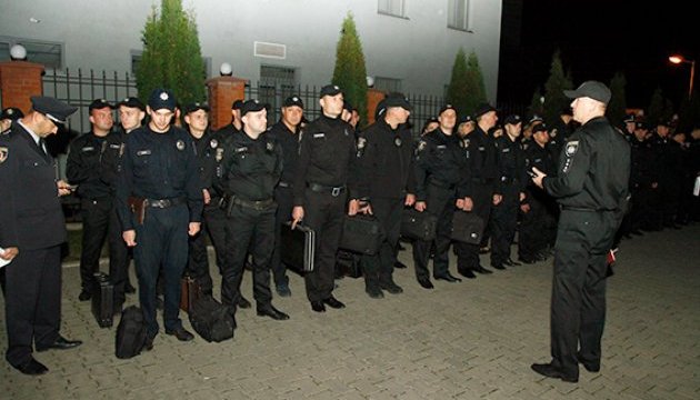 Загін хмельницьких поліцейських вирушив на допомогу у Калинівку