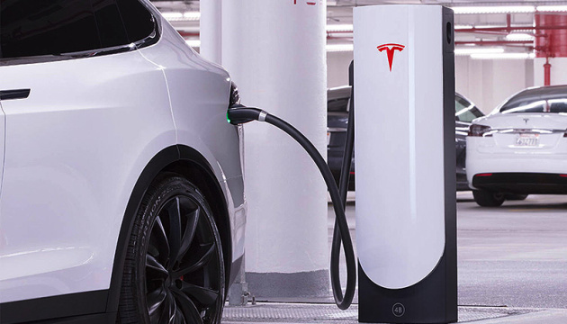 Tesla відкриє свої зарядні станції для інших електрокарів 