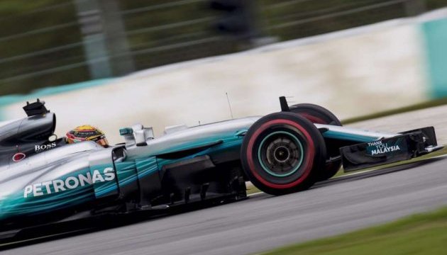 Формула-1: Хемілтон виграв кваліфікацію Гран-прі Малайзії