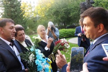 Клімкін у Латвії зустрівся з українською громадою