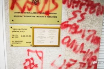 En la ciudad polaca de Rzeszów unos desconocidos profanaron el Consulado Honorario de Ucrania