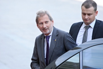 Єврокомісар Ган обговорить з Лукашенком поглиблення відносин ЄС-Білорусь