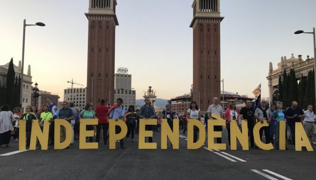 Глава МЗС Іспанії назвав заяву Пучдемона про незалежність Каталонії 