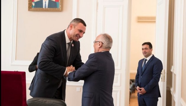 Кличко: В Киеве скоро откроется Азербайджанский торговый дом Кличко: В Киеве скоро откроется Азербайджанский торговый дом