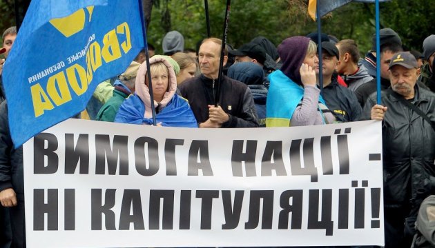 Nationalisten protestieren gegen Donbass-Gesetze
