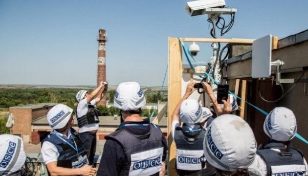 Luhansker Terroristen stören Überwachungskamera der OSZE-Beobachtermission mit Laser