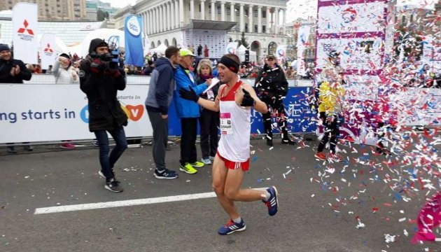 Киевский марафон выиграл Артем Поддубный из Донецкой области