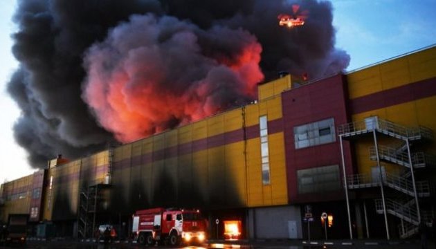 У Москві горить великий торговий комплекс
