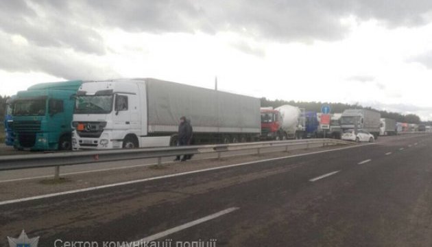 На українсько-польському кордоні у чергах «застрягли» 500 авто