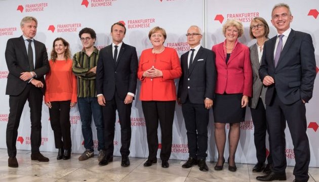 Меркель и Макрон открыли Франкфуртскую книжную ярмарку